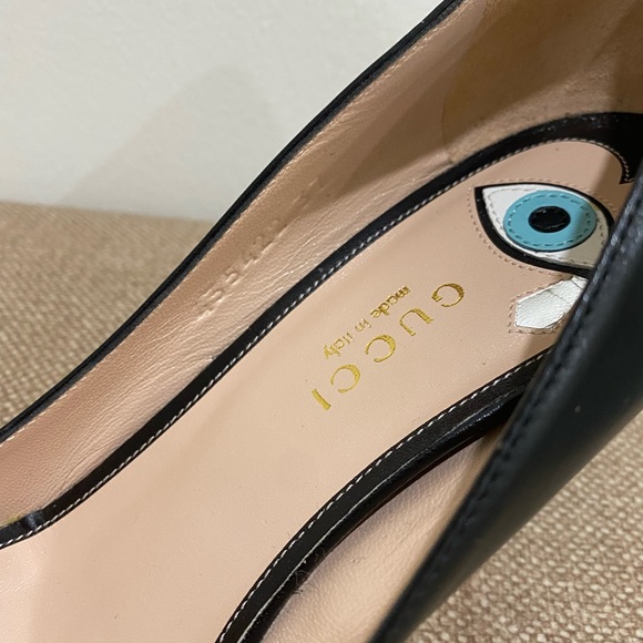 GUCCI black leather pumps with embroidered lip - Picture 5 of 6